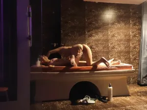 series-em-gai-tau-yeu-nghe-tu-quay-clip-nuru-a-z-cho-khach-p6